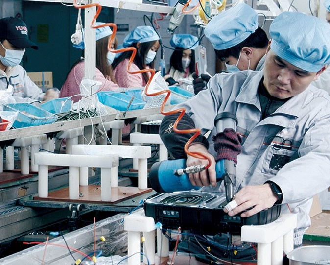 HOIIY China production line: Skilled technicians assembling the precision thermal control systems for our Air Fryer.